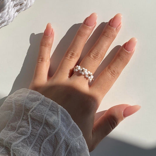 White Daisy Ring